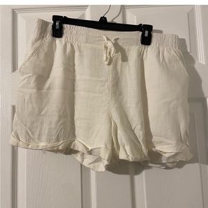 Women’s white shorts‎